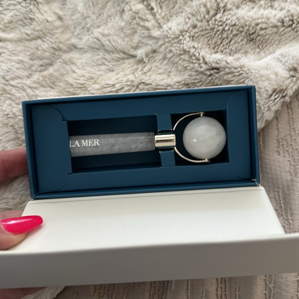 Beautiful crystal facial massage tool never used still in box